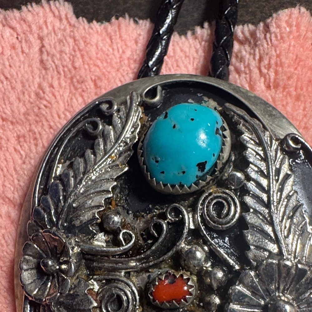 VINTAGE Navajo Sterling Silver and Kingman Turquoise Western Bolo Tie - Picture 3 of 8